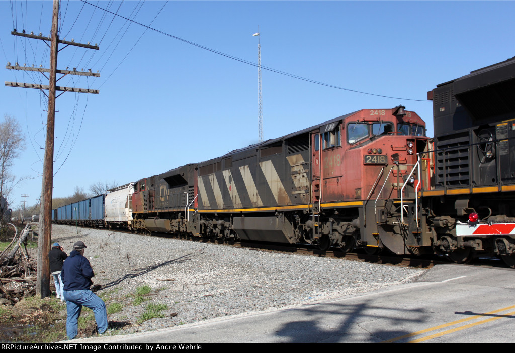 CN 2418 sandwiched by SD70M-2s